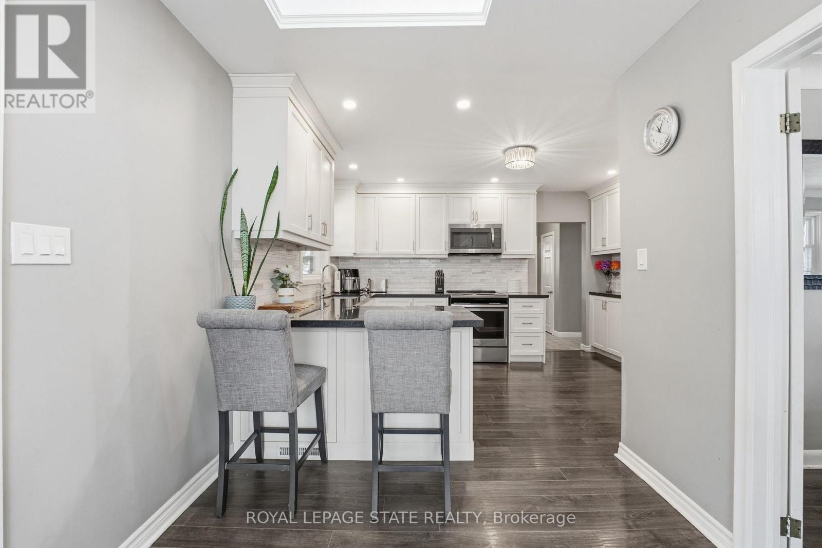 Single Family House Bungalow for Sale in  MOHAWK ROAD W Hamilton (Mountview) 