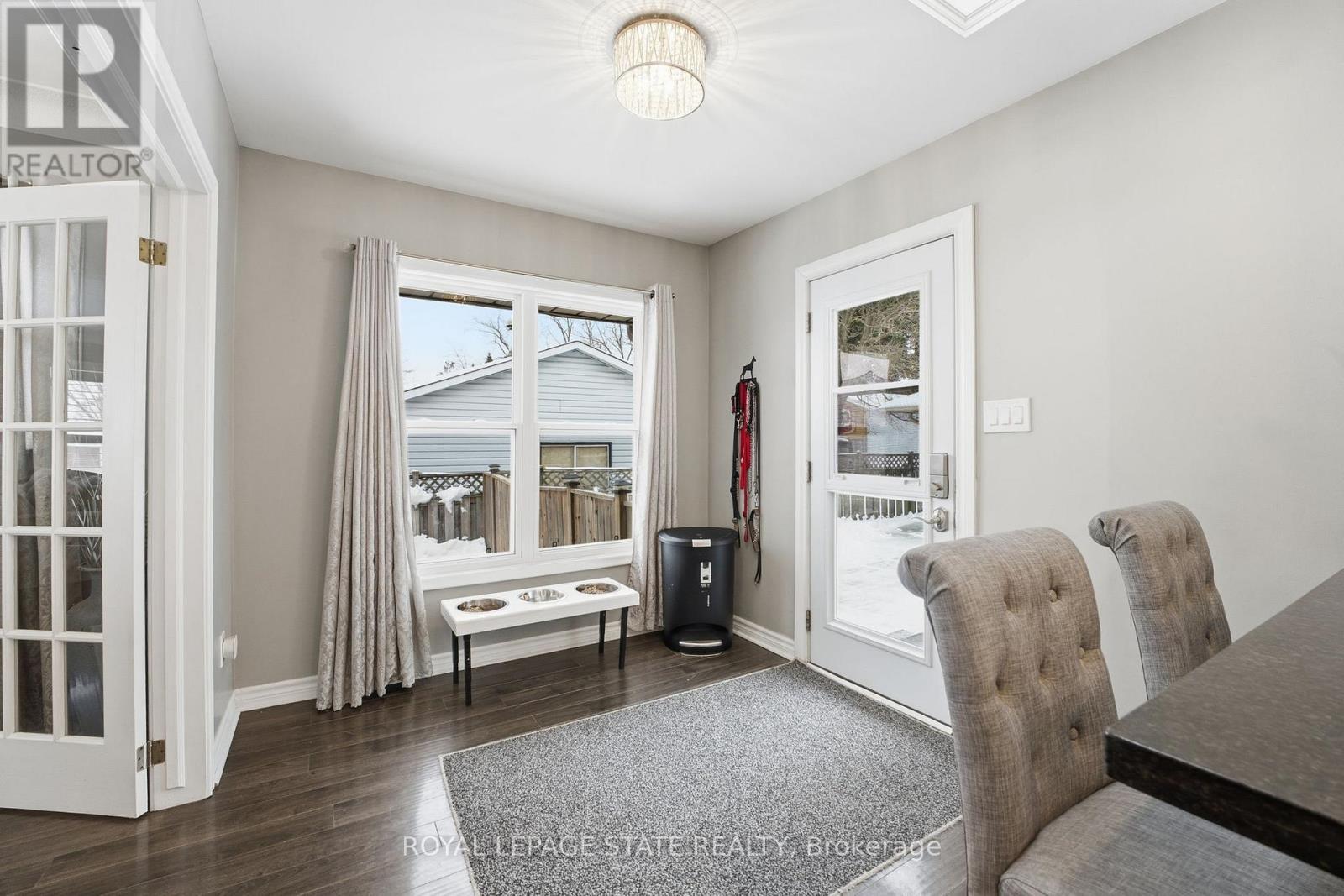 Single Family House Bungalow for Sale in  MOHAWK ROAD W Hamilton (Mountview) 