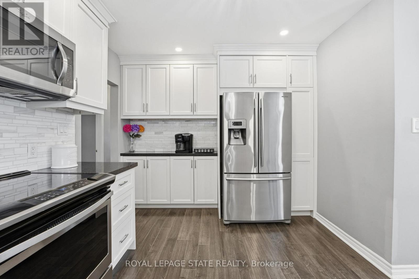 Single Family House Bungalow for Sale in  MOHAWK ROAD W Hamilton (Mountview) 