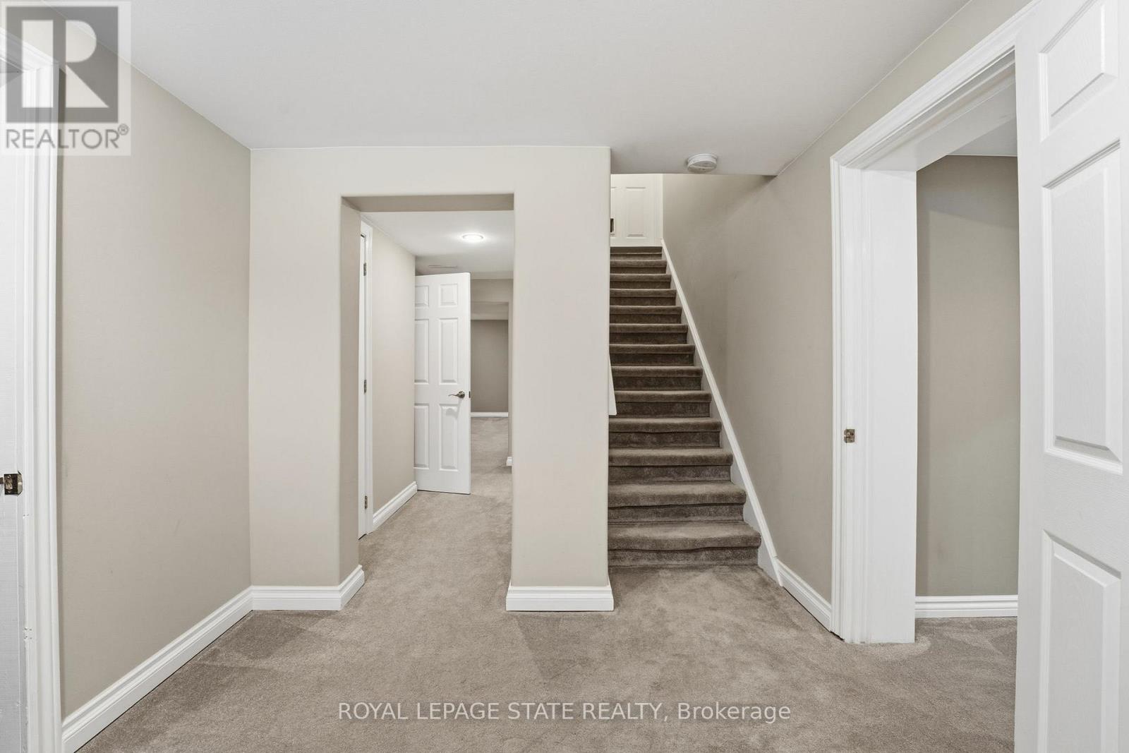 Single Family House Bungalow for Sale in  MOHAWK ROAD W Hamilton (Mountview) 