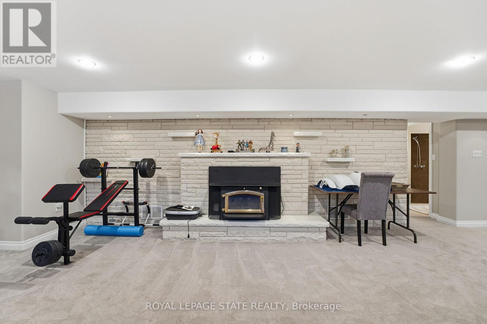 Single Family House Bungalow for Sale in  MOHAWK ROAD W Hamilton (Mountview) 