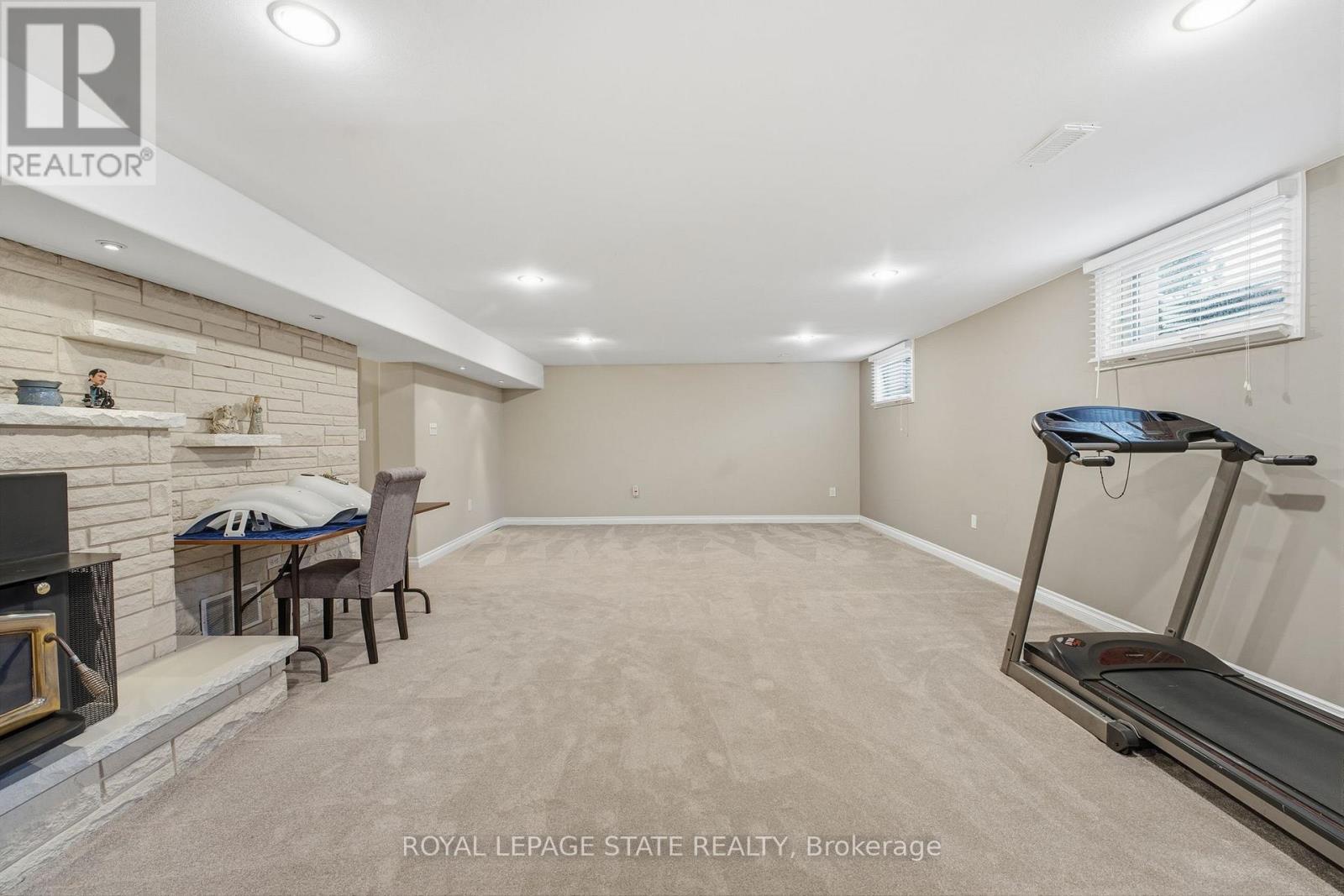 Single Family House Bungalow for Sale in  MOHAWK ROAD W Hamilton (Mountview) 