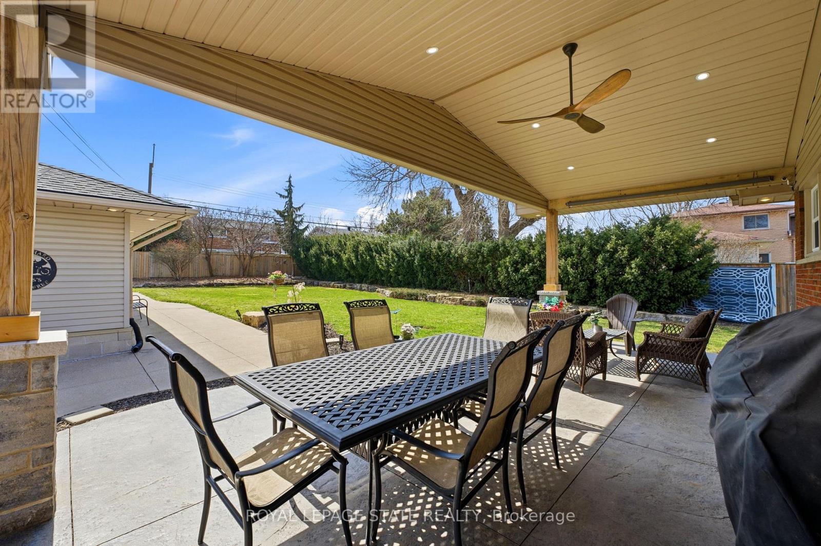 Single Family House Bungalow for Sale in  MOHAWK ROAD W Hamilton (Mountview) 