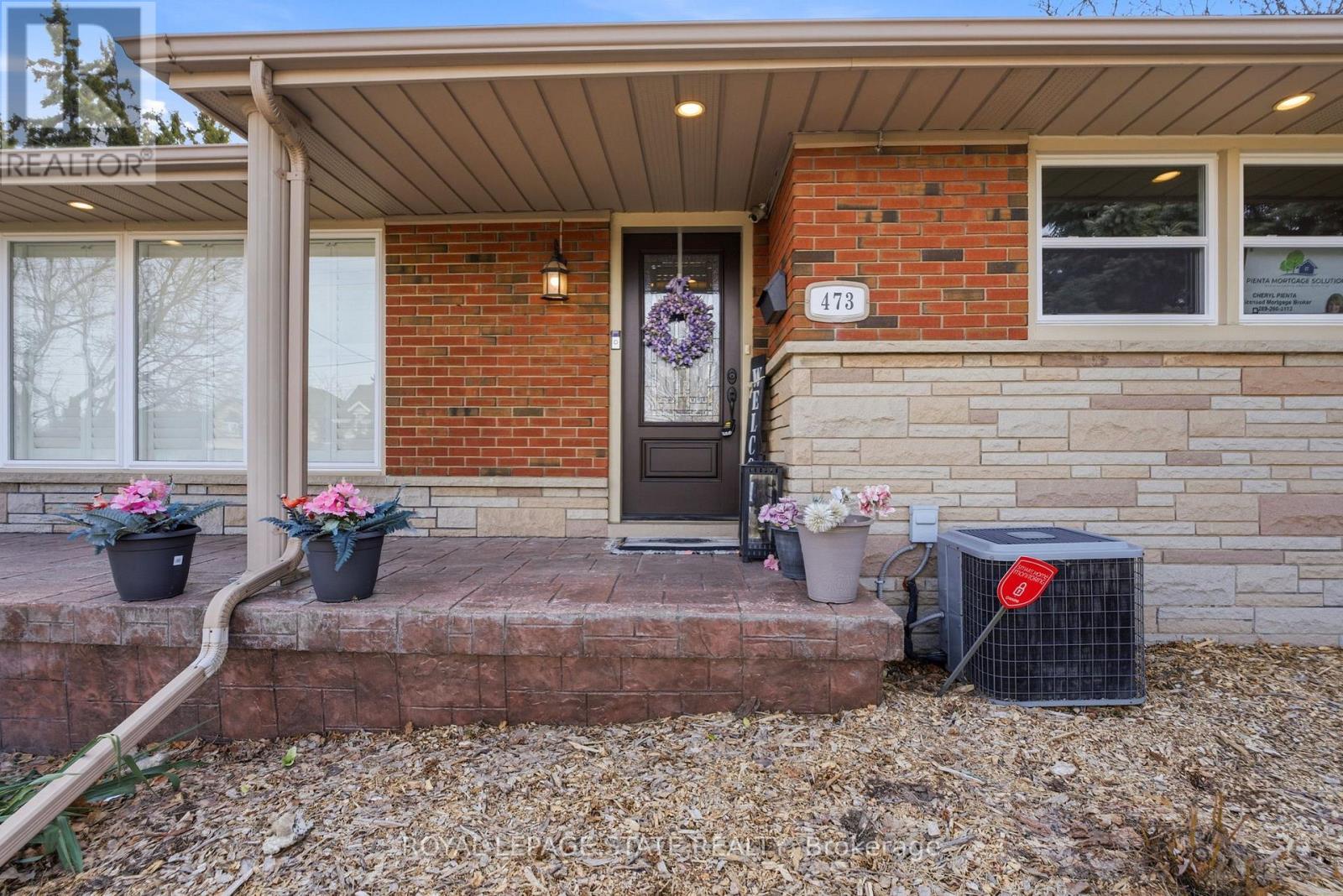 Single Family House Bungalow for Sale in  MOHAWK ROAD W Hamilton (Mountview) 