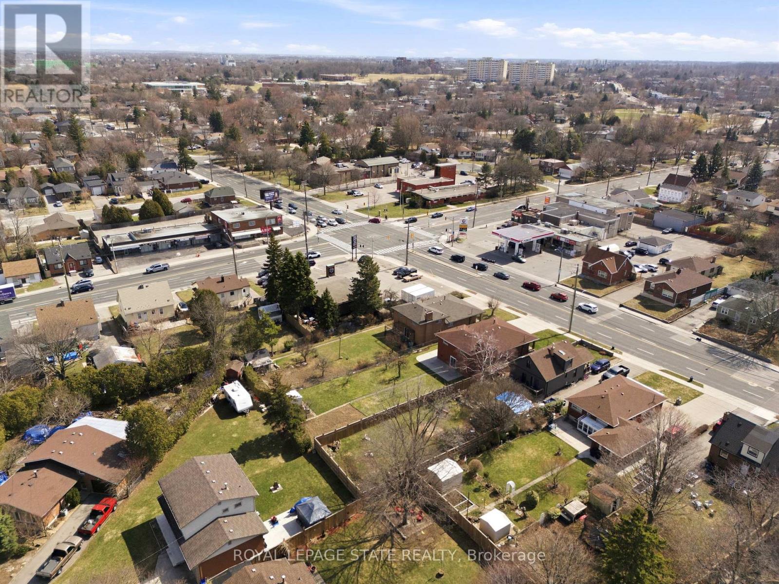 Single Family House Bungalow for Sale in  MOHAWK ROAD W Hamilton (Mountview) 