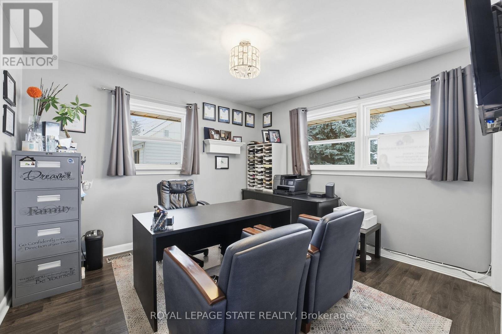 Single Family House Bungalow for Sale in  MOHAWK ROAD W Hamilton (Mountview) 