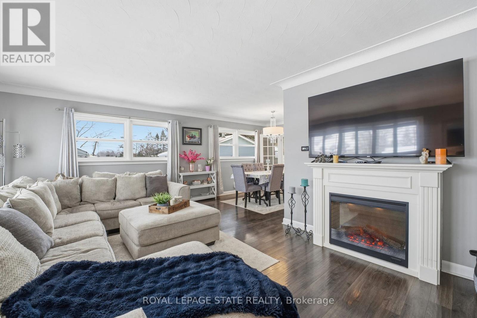 Single Family House Bungalow for Sale in  MOHAWK ROAD W Hamilton (Mountview) 