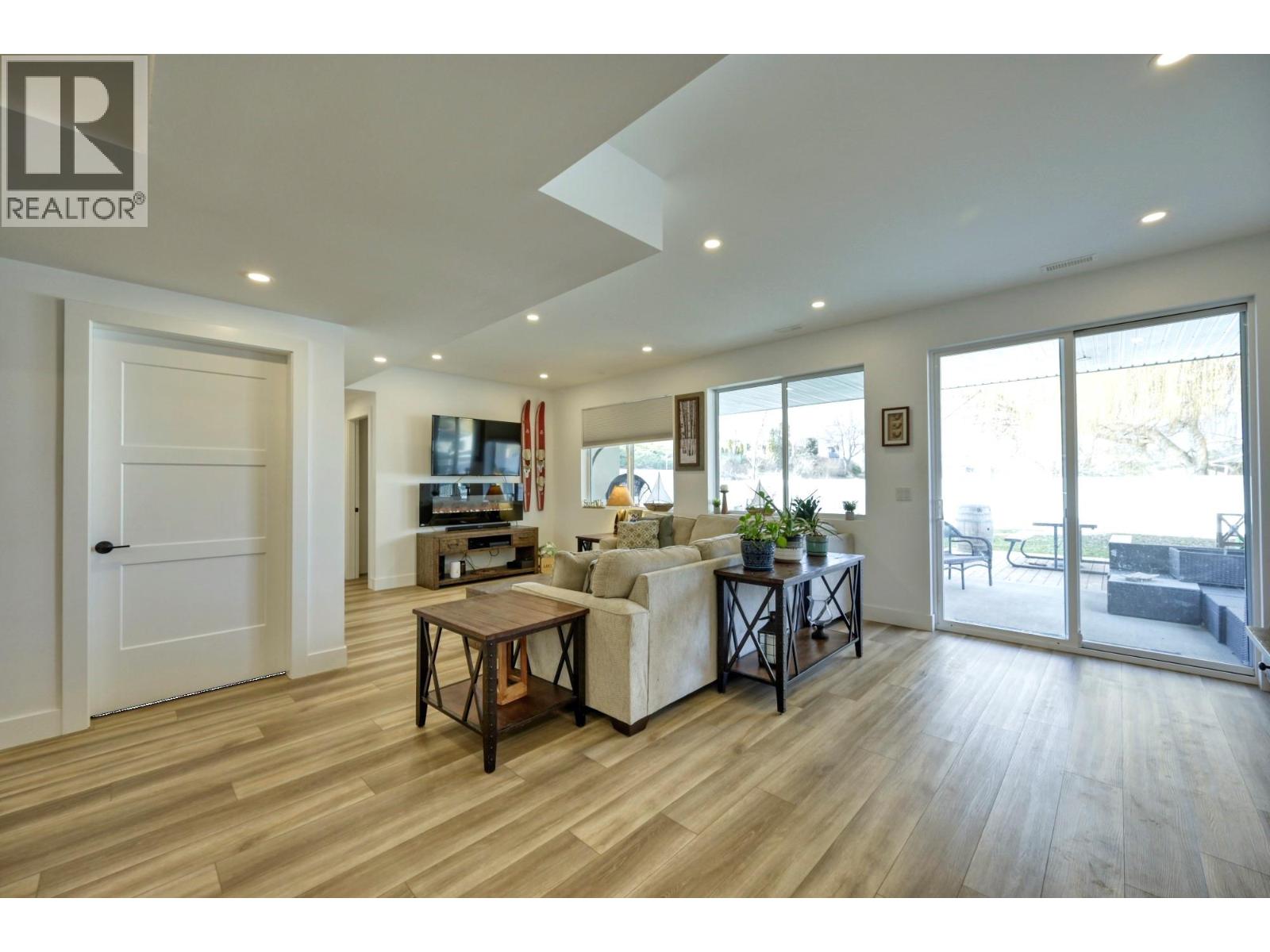 14 Lambert Court - 15