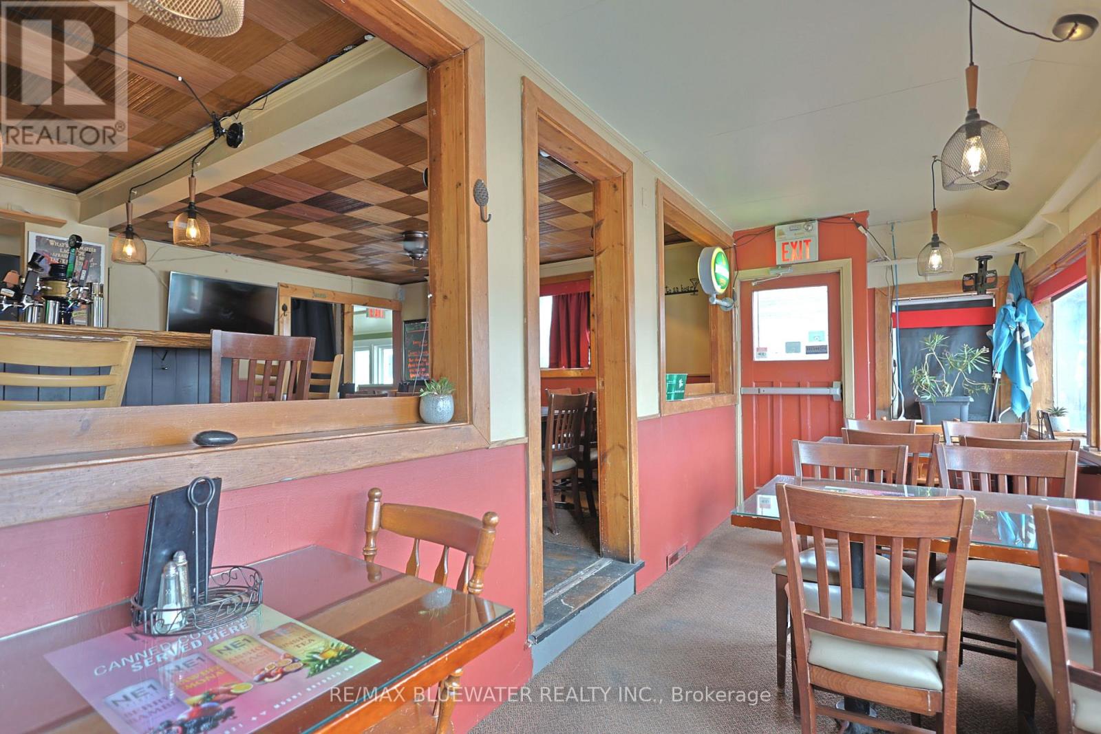 16-18 ONTARIO STREET N Property Photo