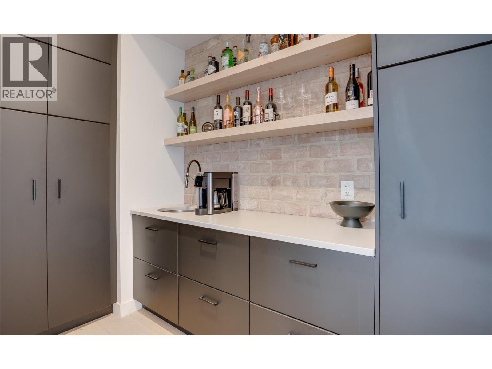 1220 Ponds Avenue, Kelowna