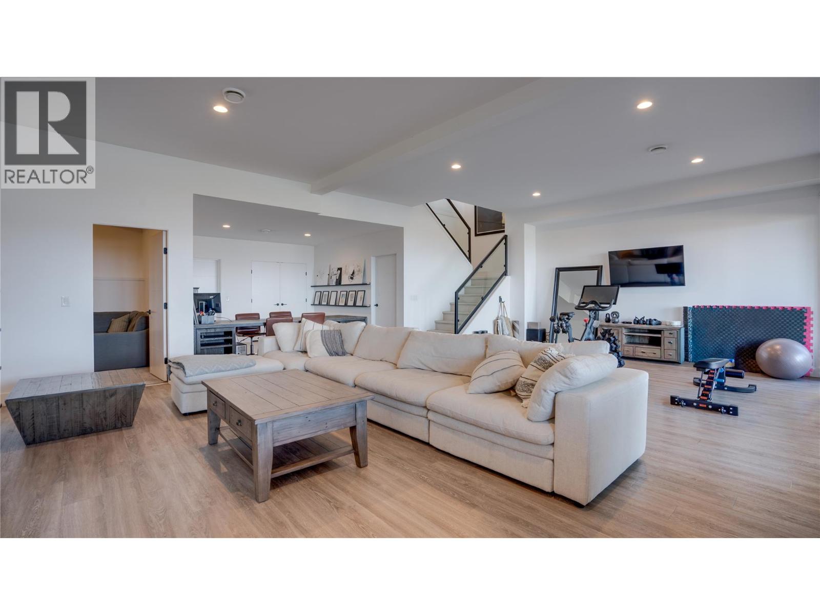 1220 Ponds Avenue, Kelowna