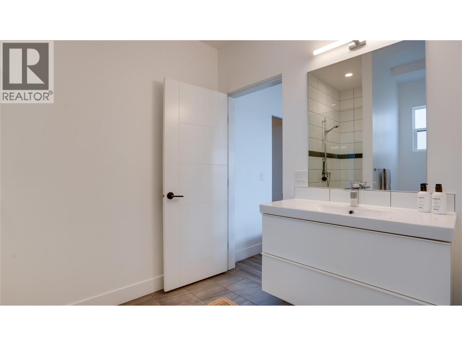 1220 Ponds Avenue, Kelowna