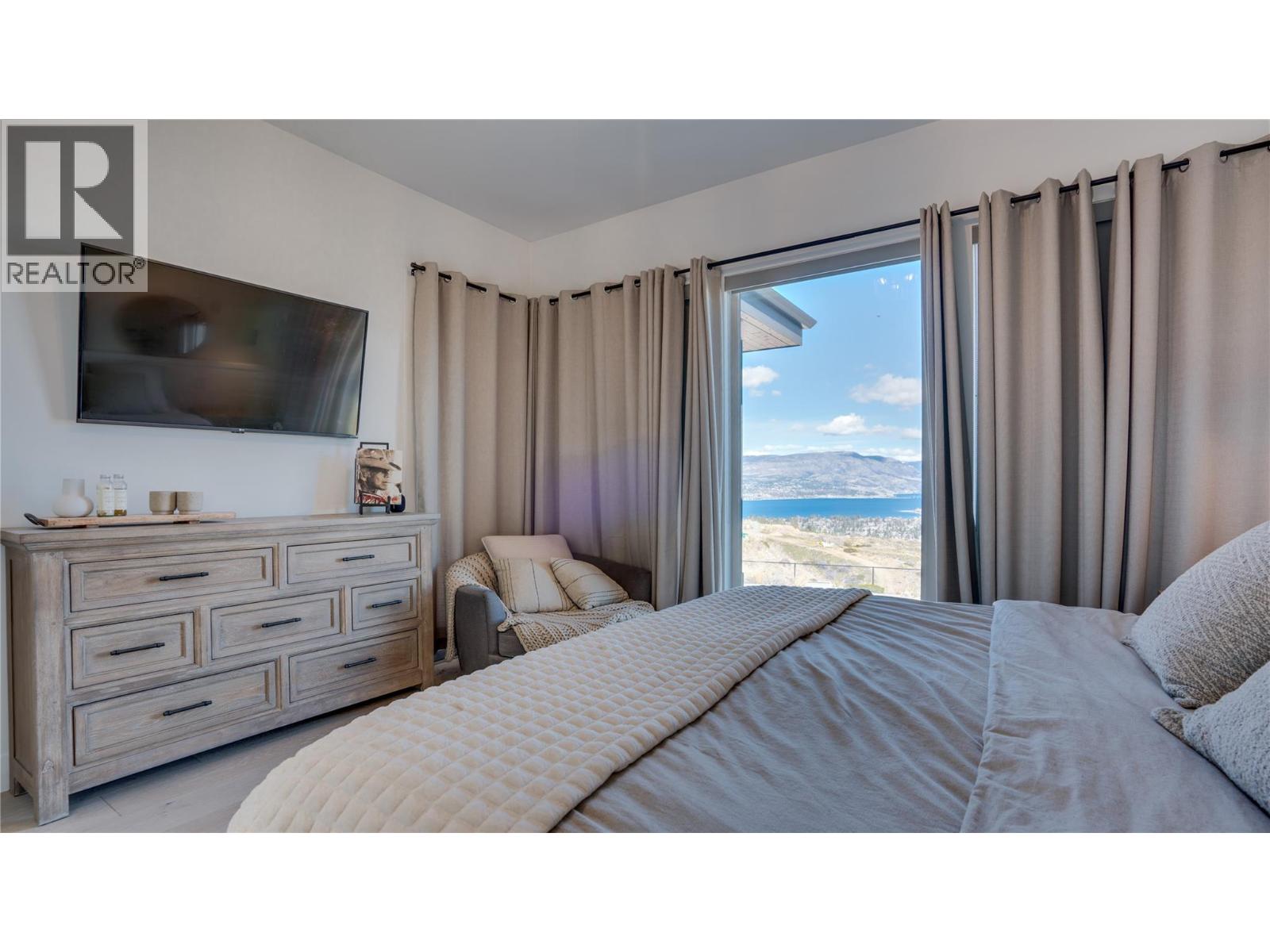 1220 Ponds Avenue, Kelowna