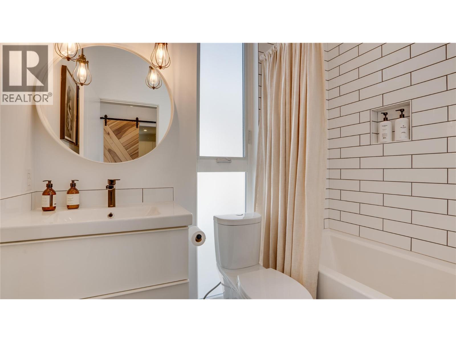 1220 Ponds Avenue, Kelowna