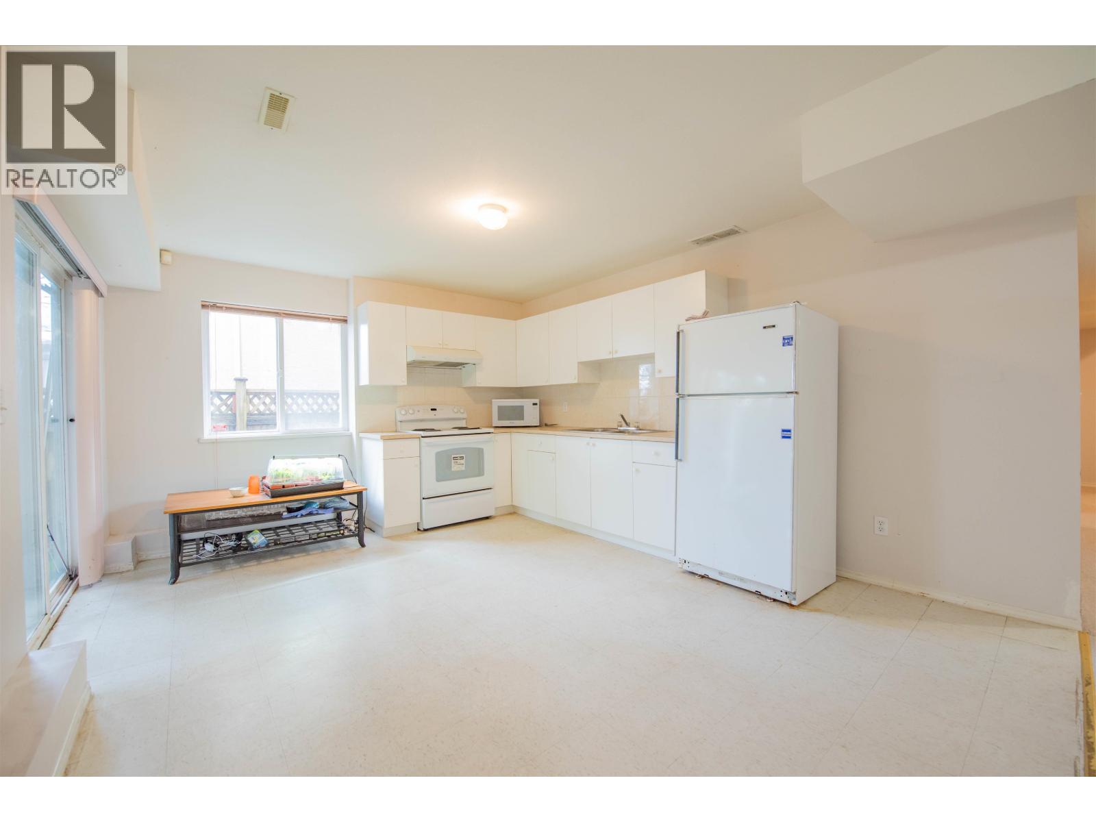 1645 PINETREE WAY, Coquitlam