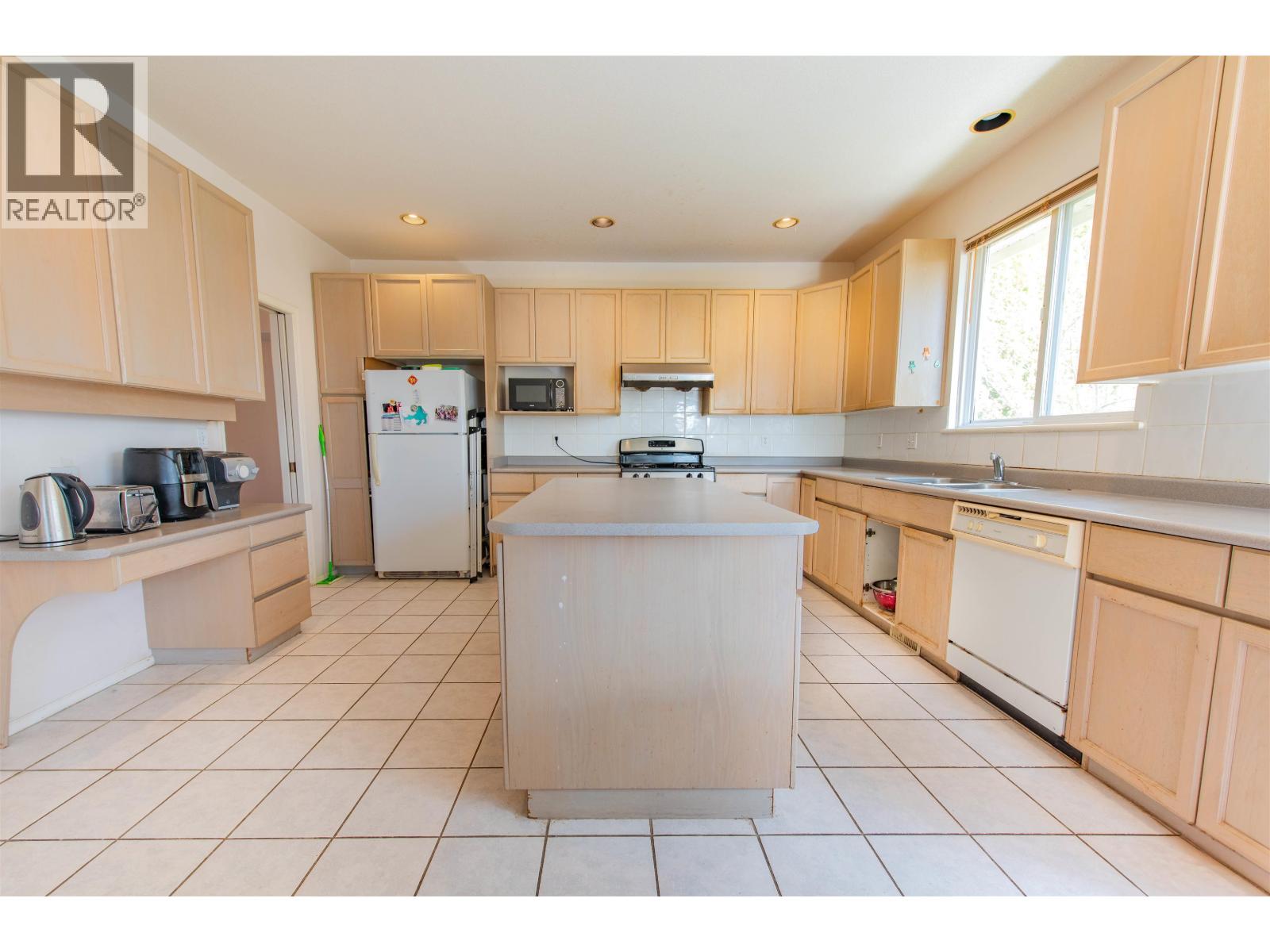 1645 PINETREE WAY, Coquitlam