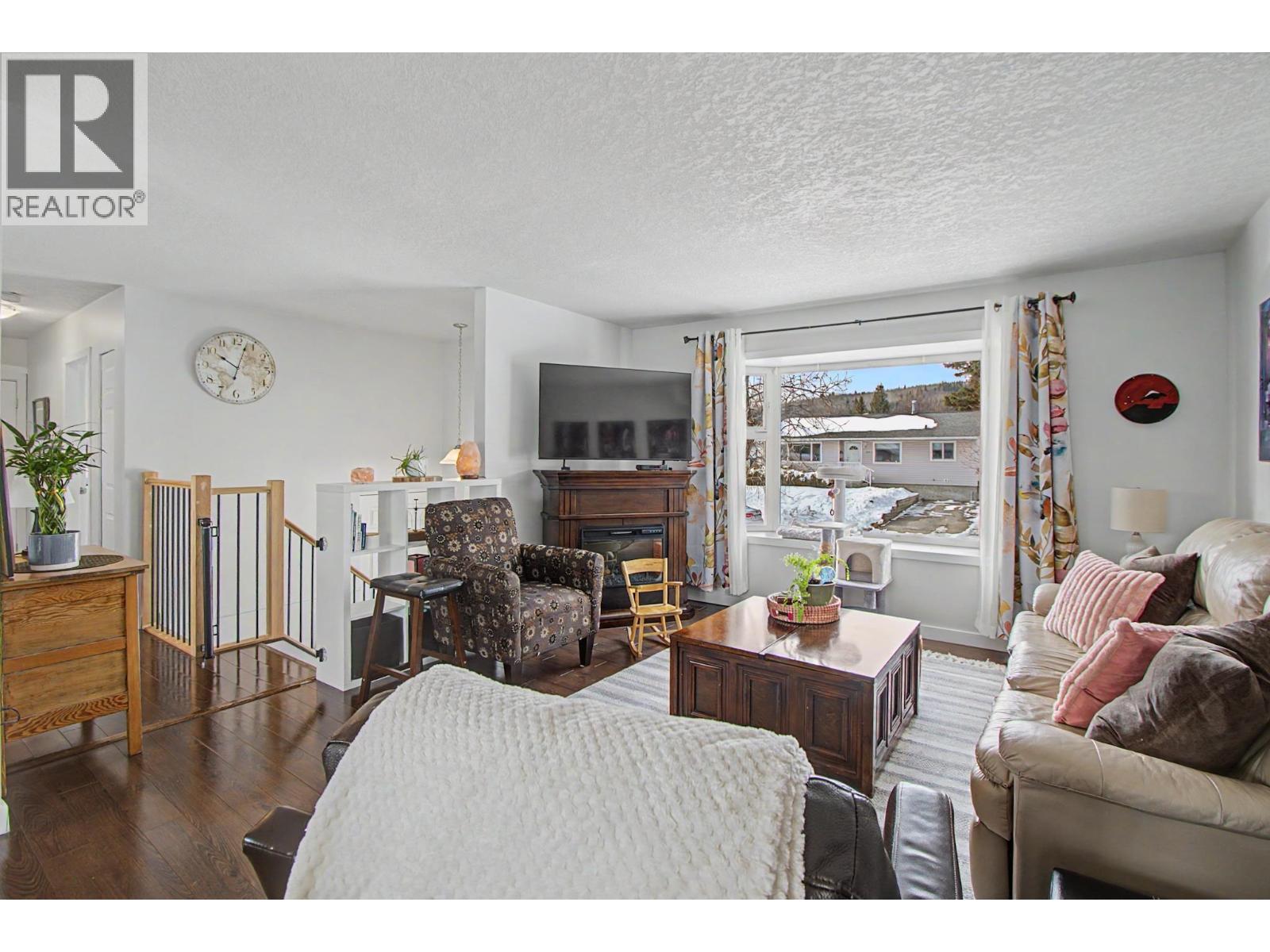 3952 ENEMARK CRESCENT - 6