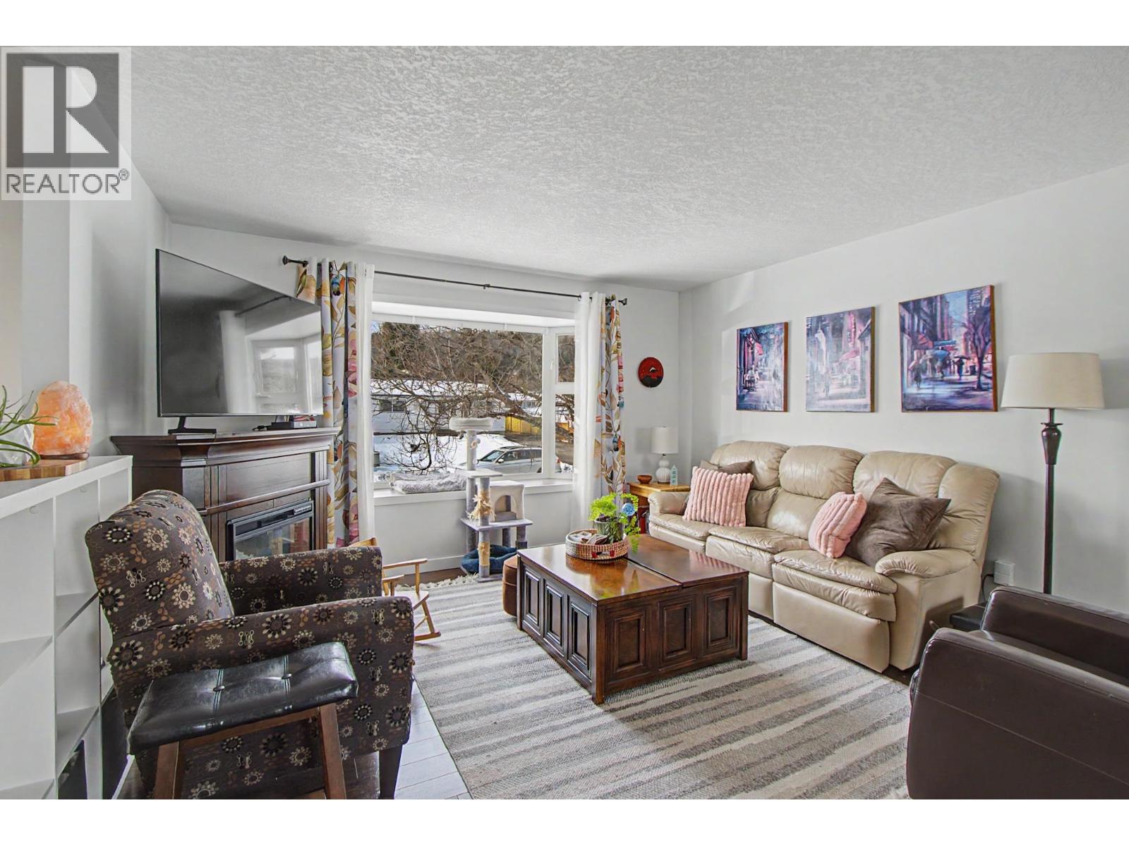 3952 ENEMARK CRESCENT - 5