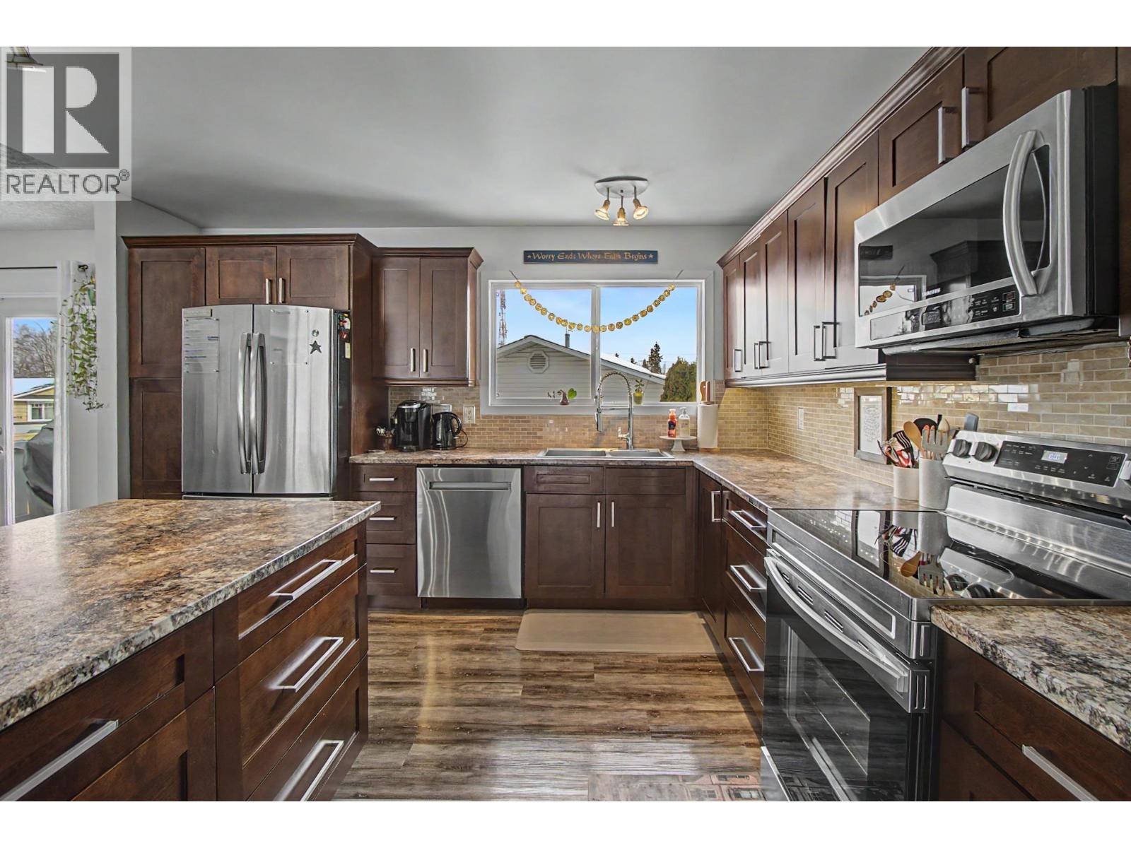 3952 ENEMARK CRESCENT - 7