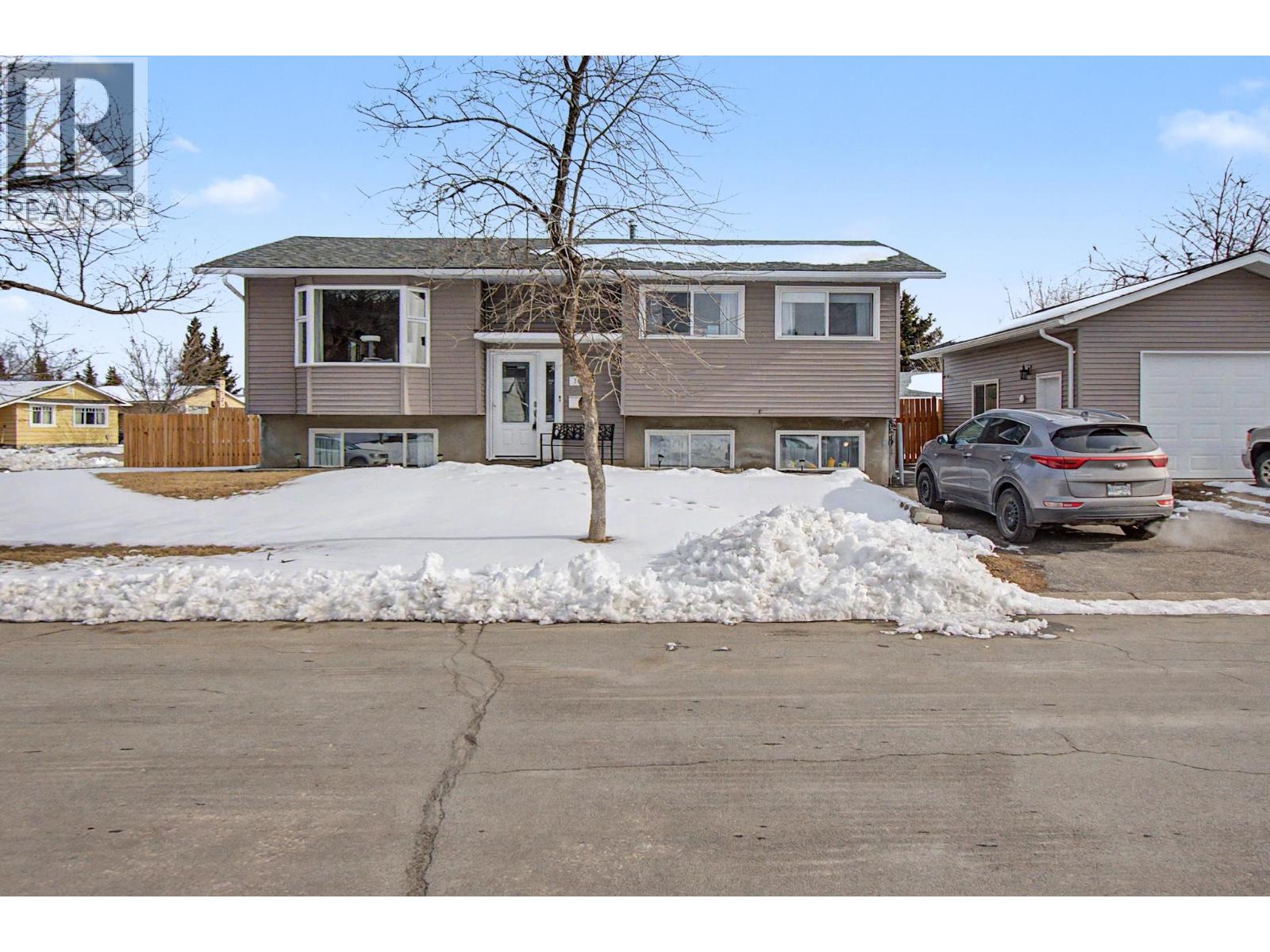 3952 ENEMARK CRESCENT - 29