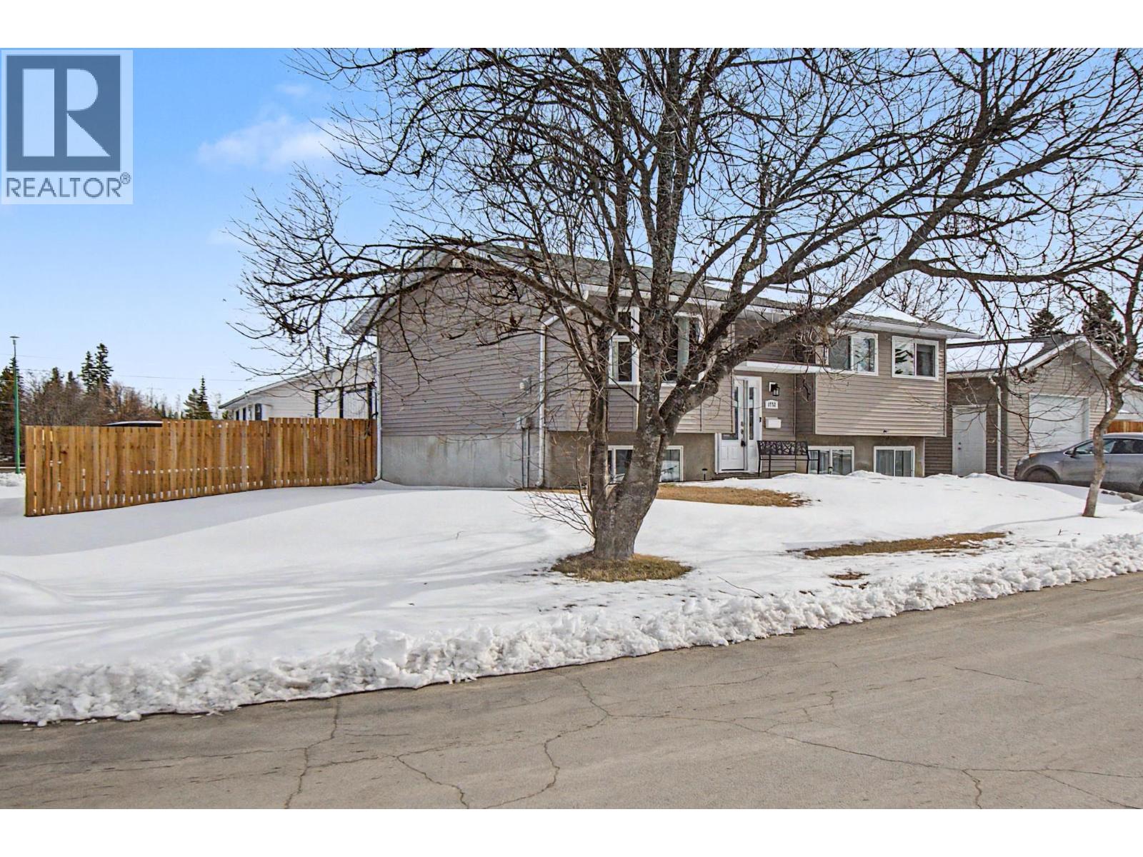 3952 ENEMARK CRESCENT - 30