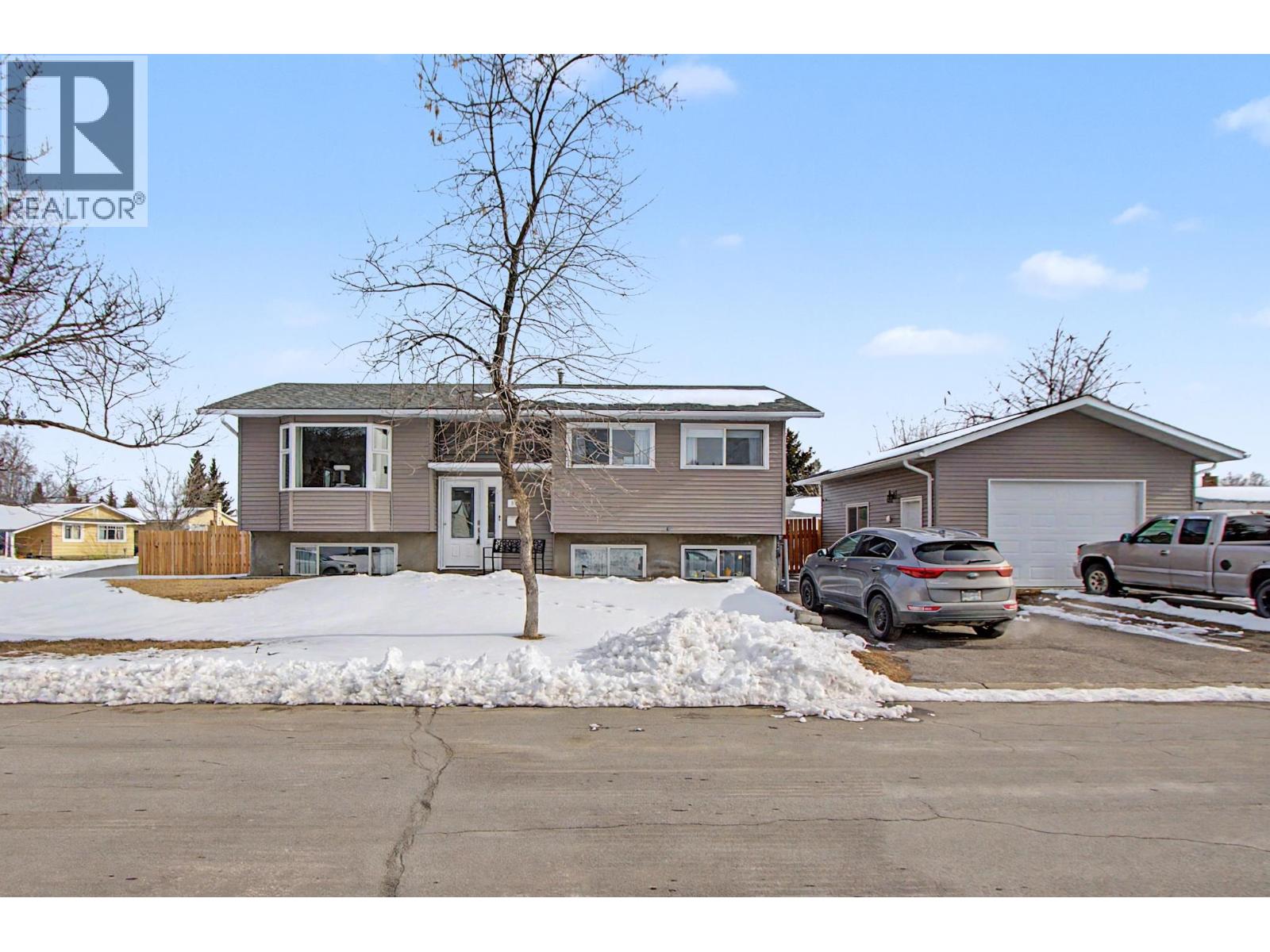 3952 ENEMARK CRESCENT - 28