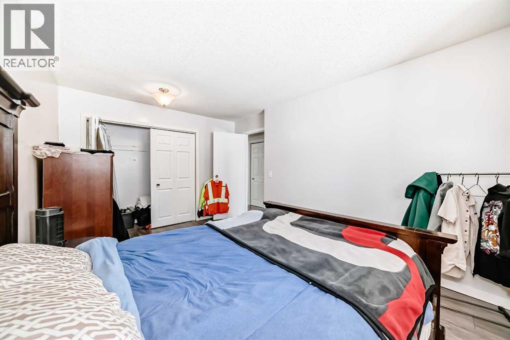 Single Family House for Sale in   Fonda Way SE Forest Heights Calgary 