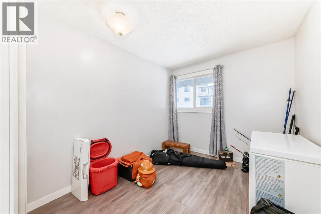 Single Family House for Sale in   Fonda Way SE Forest Heights Calgary 