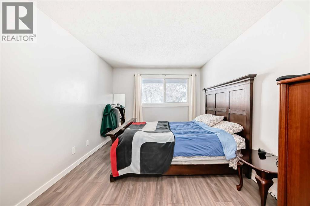 Single Family House for Sale in   Fonda Way SE Forest Heights Calgary 