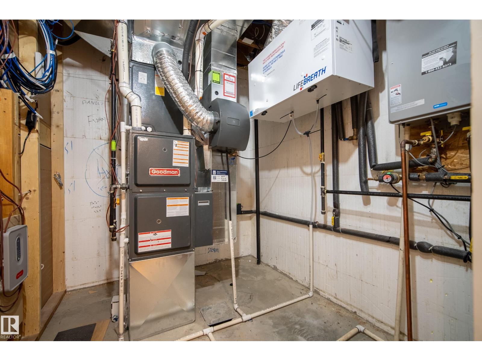 8803 STRATHEARN DR NW, Edmonton