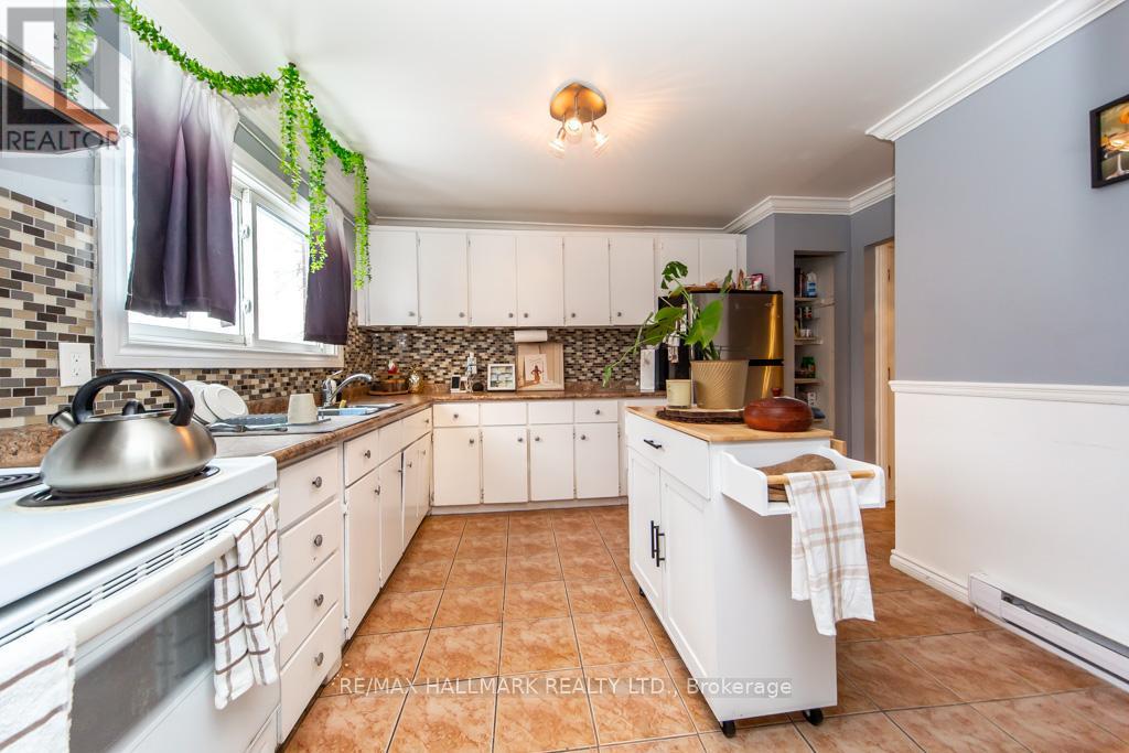 #41 1010 GLEN STREET - 13