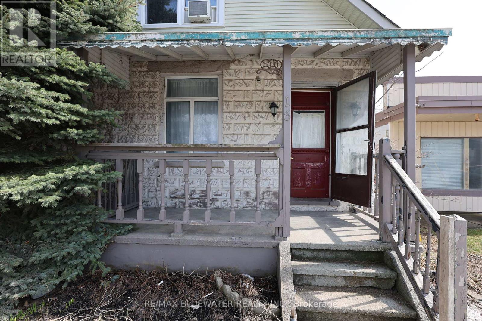 16 -18 ONTARIO STREET N Property Photo