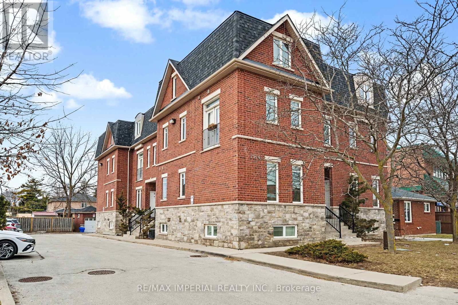 #2 2964 ISLINGTON AVENUE - 1