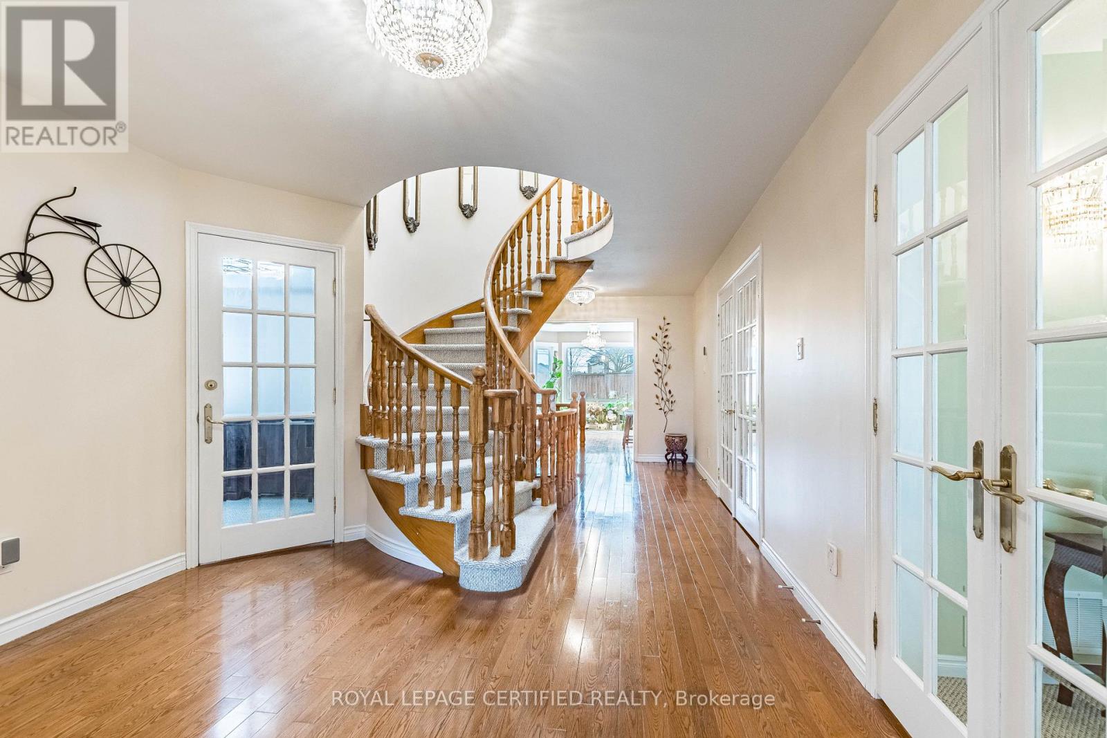 48 FERNBROOK CRESCENT - 4