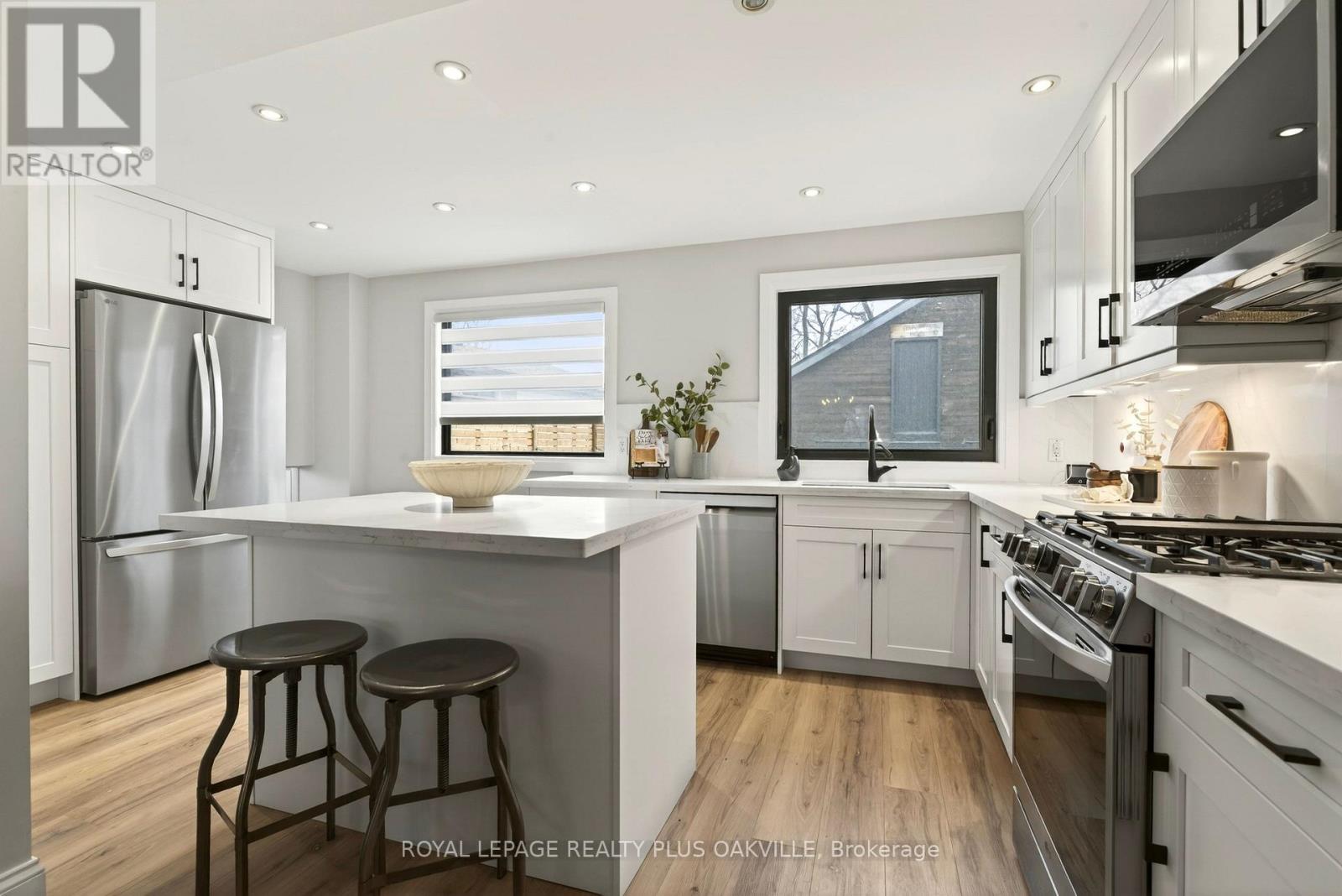 381 ELIZABETH STREET - 1
