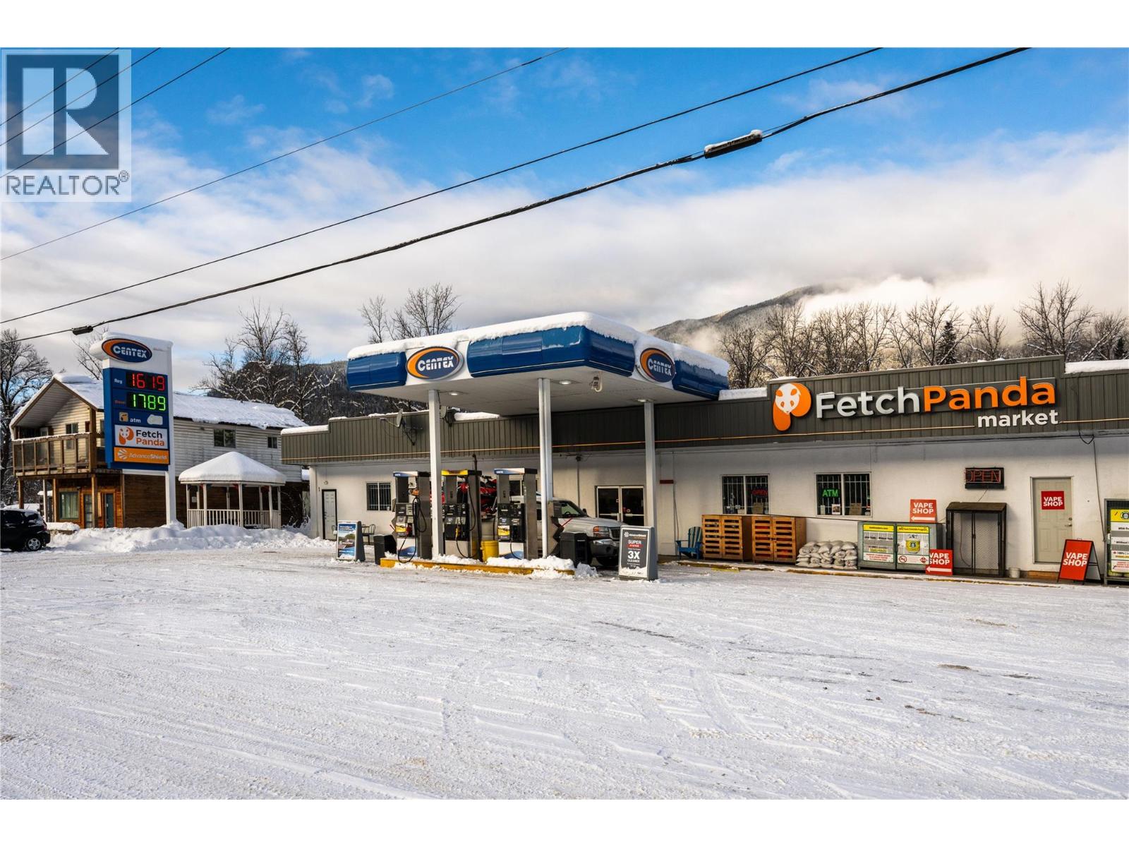 3643 Malakwa Road - 3