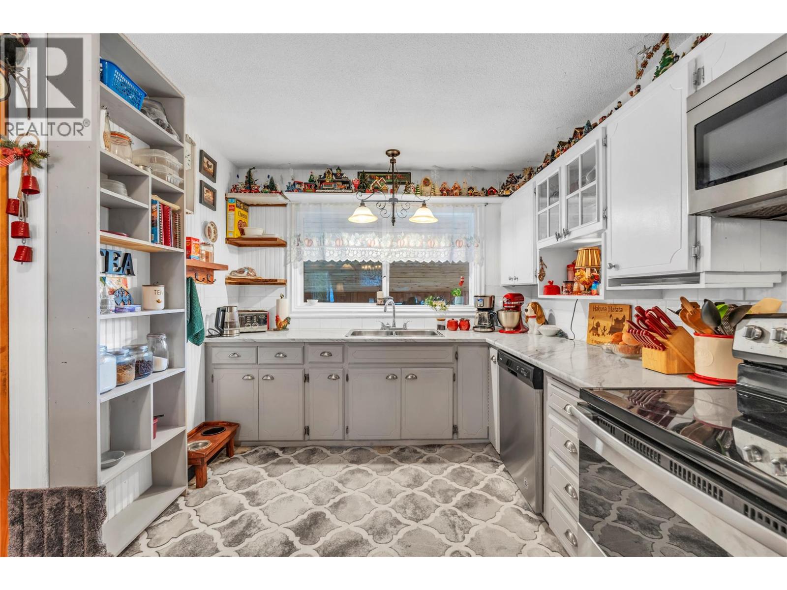 2471 MCKENZIE STREET - 7