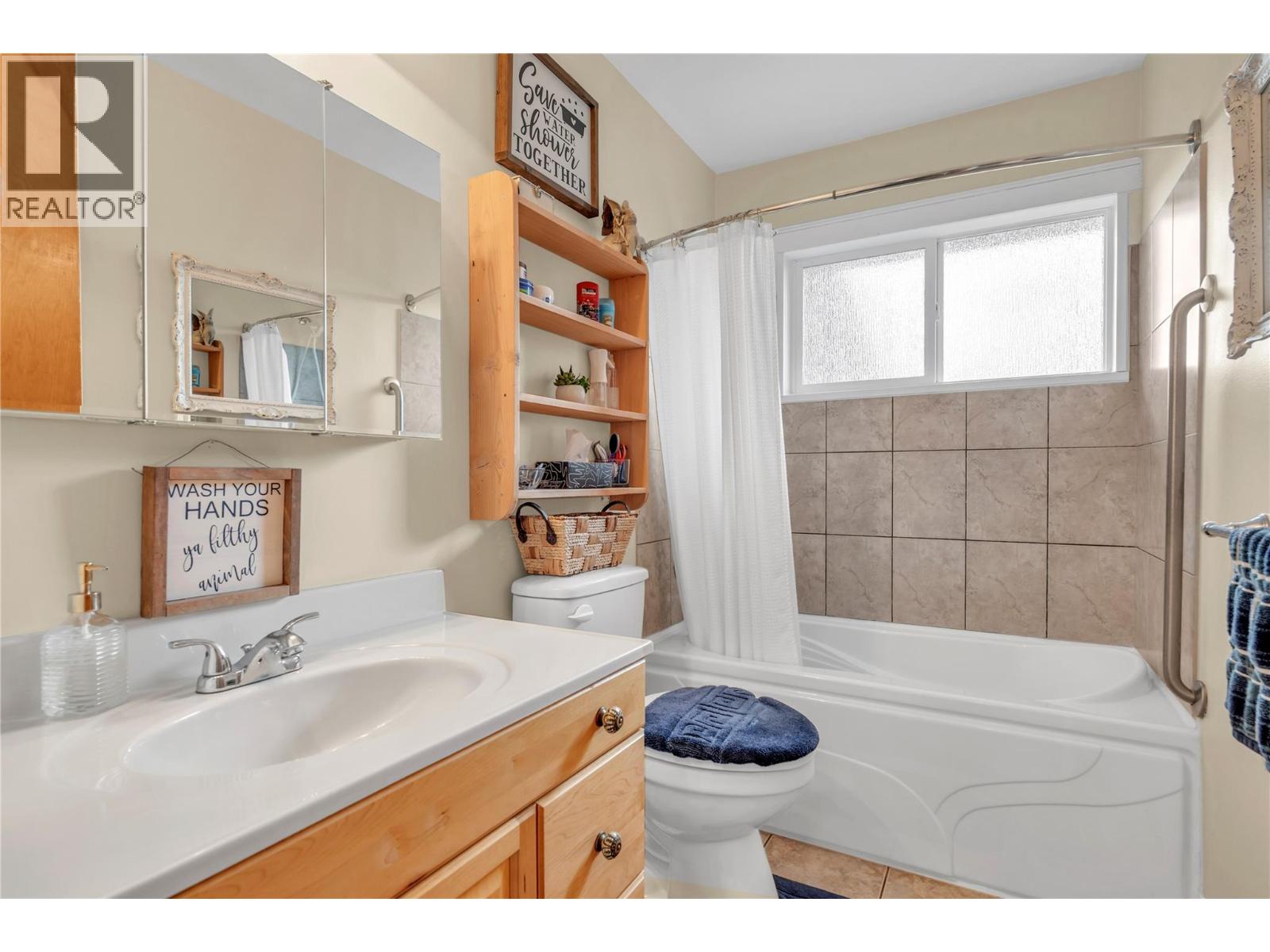 2471 MCKENZIE STREET - 11