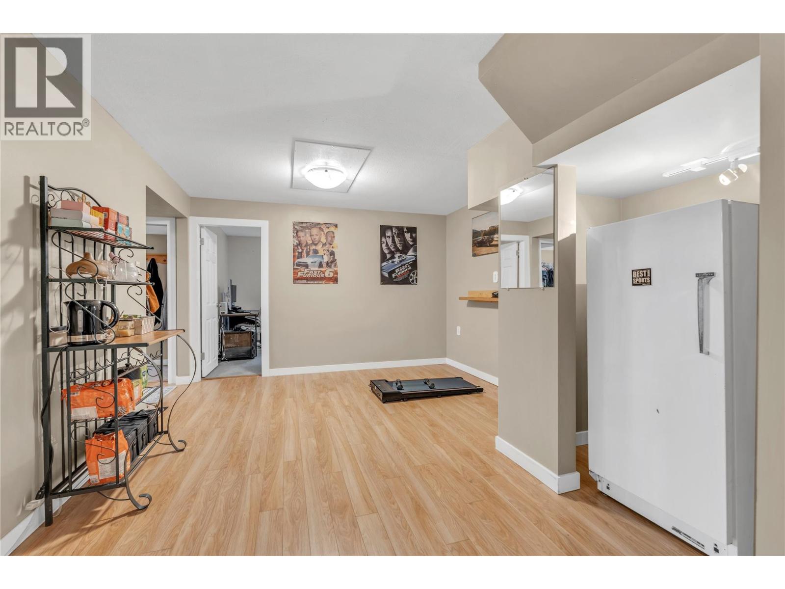 2471 MCKENZIE STREET - 14