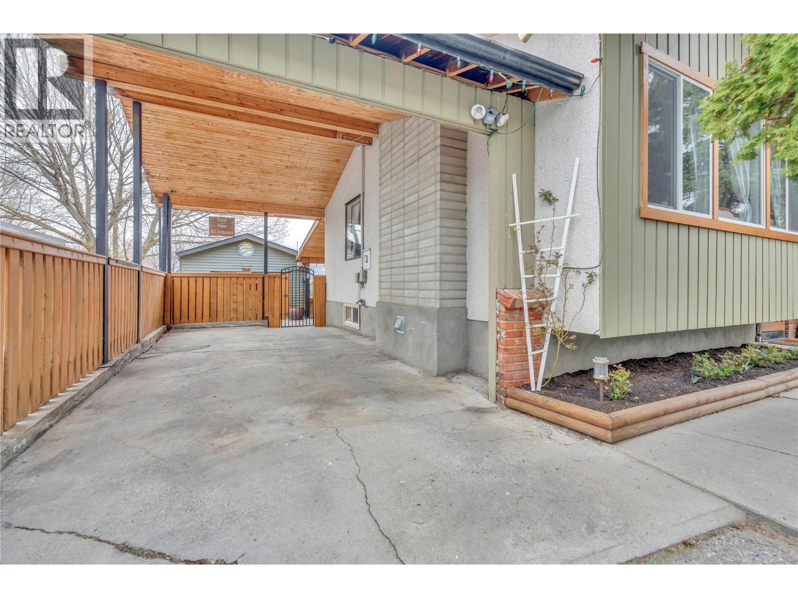 2471 MCKENZIE STREET - 19