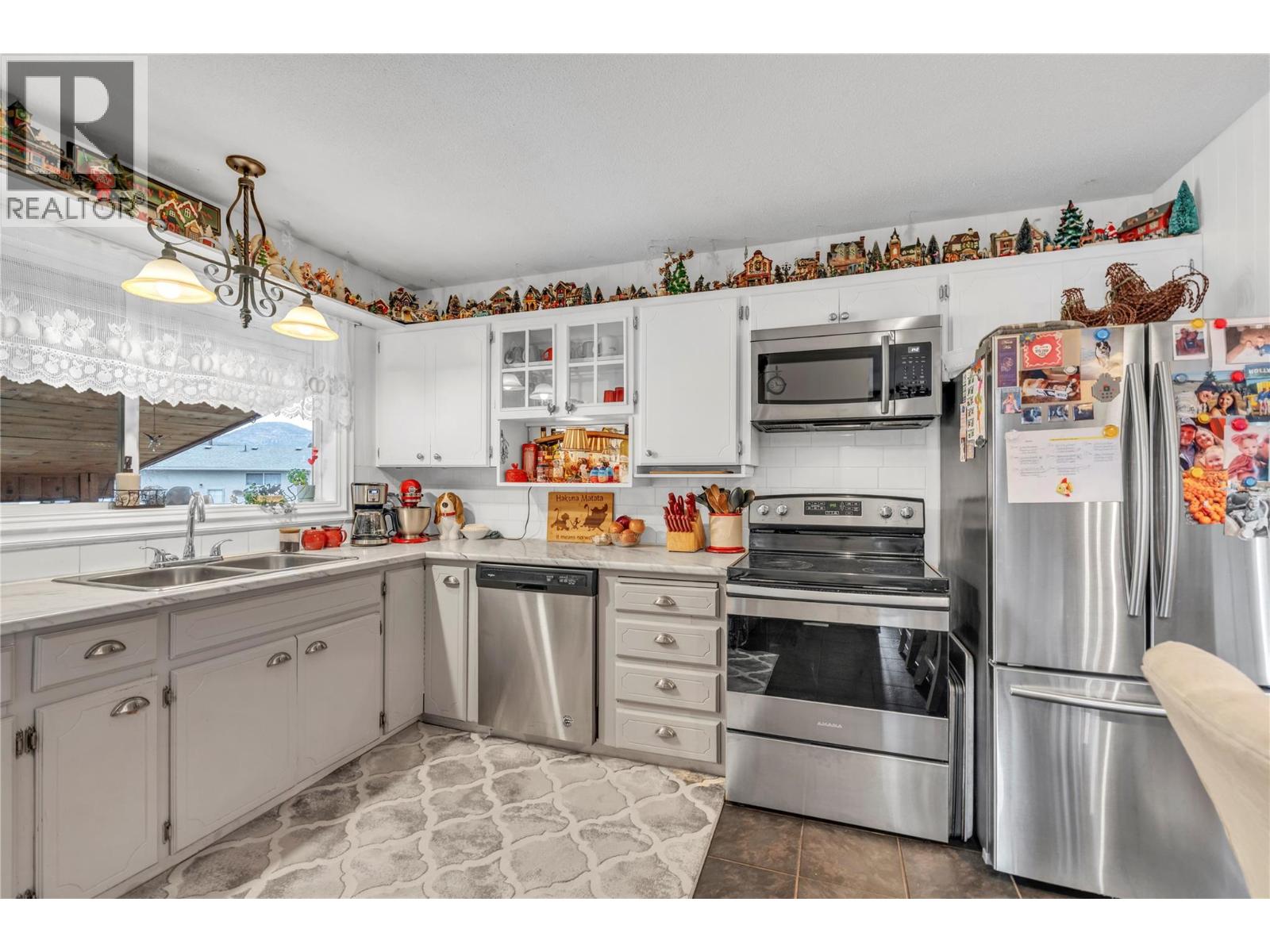 2471 MCKENZIE STREET - 6