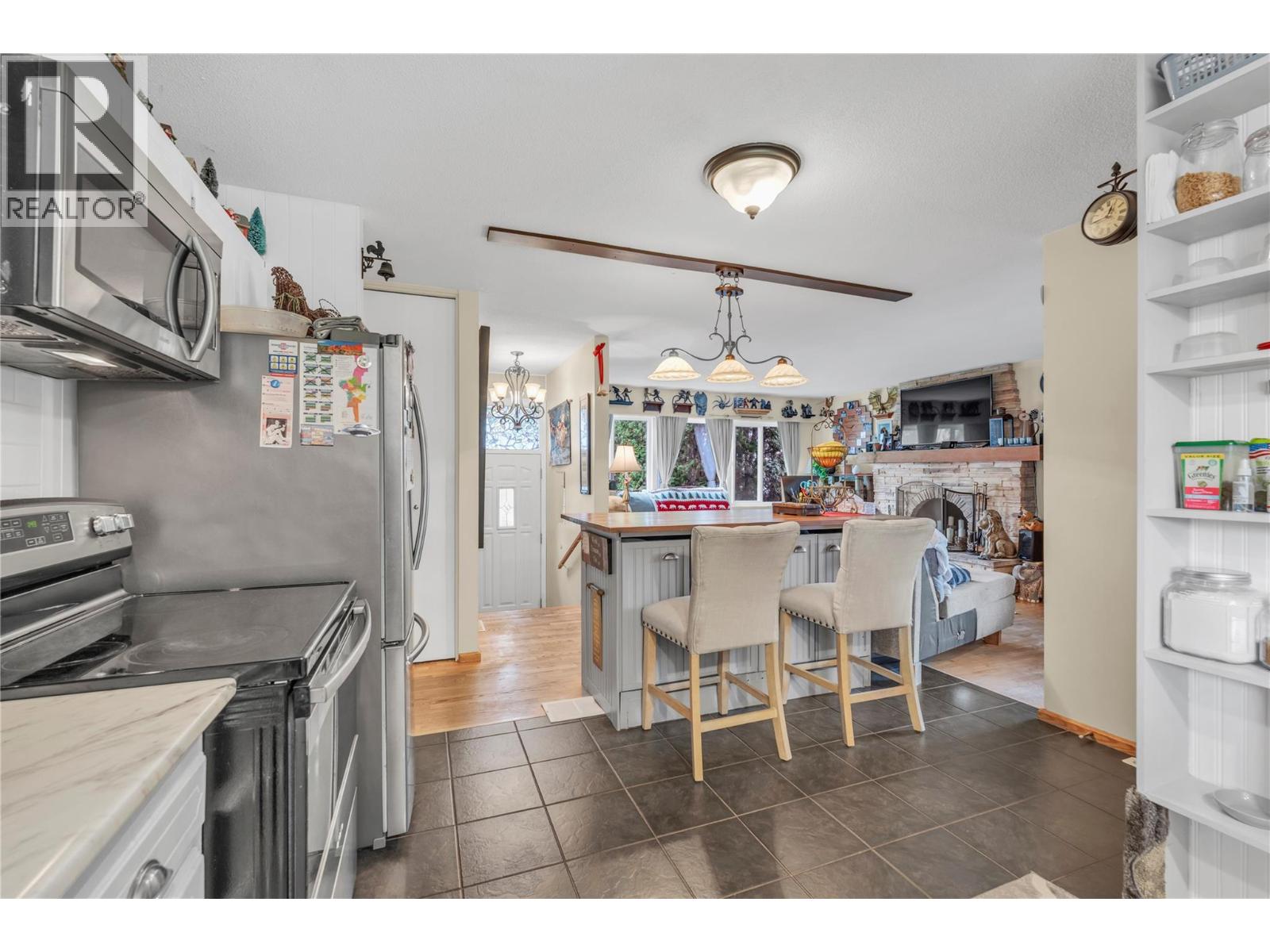 2471 MCKENZIE STREET - 8