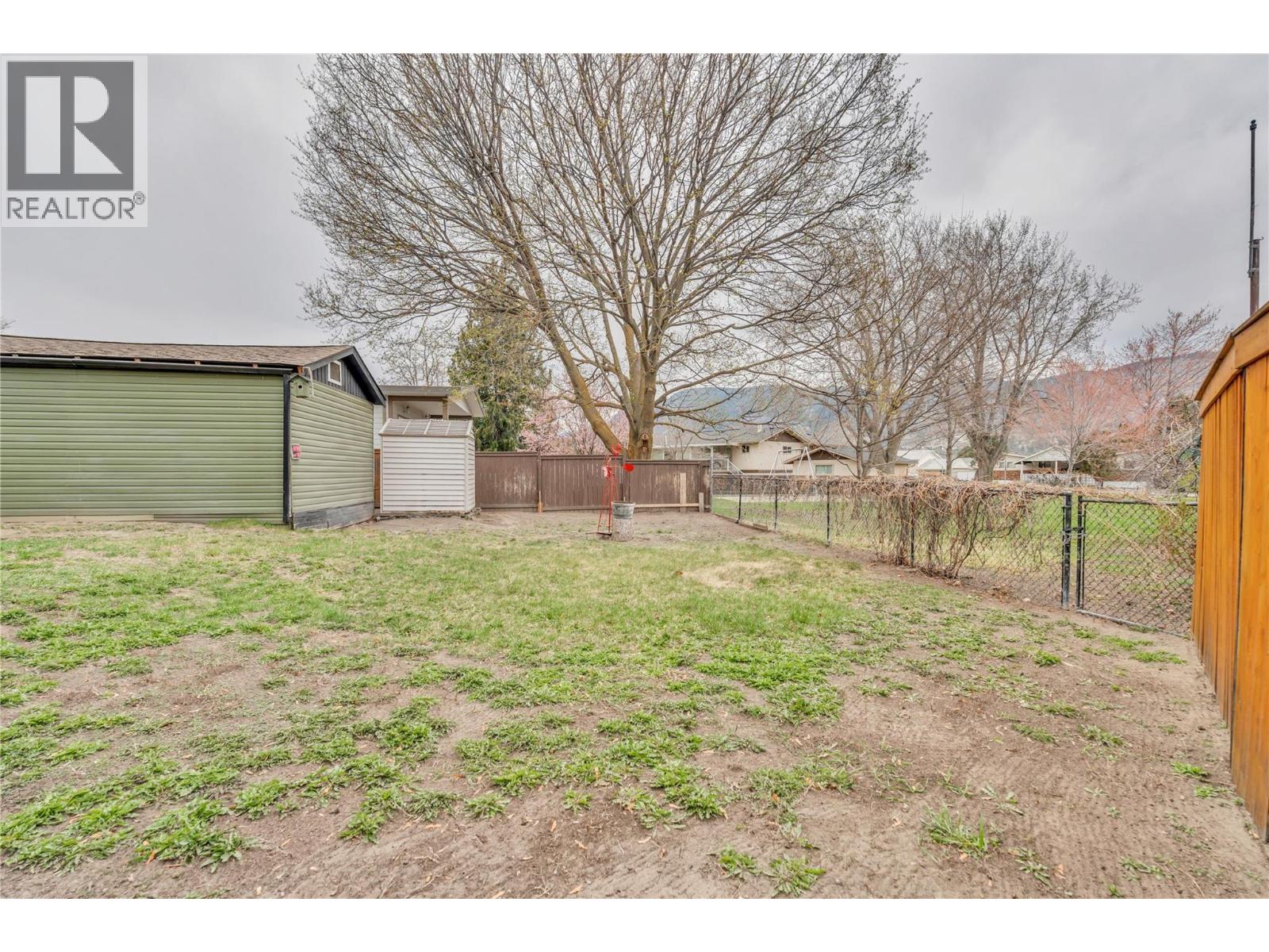 2471 MCKENZIE STREET - 25