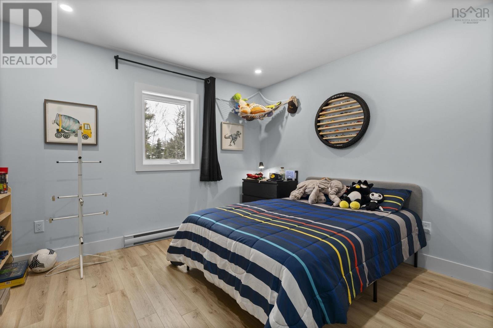 20 SUNVIEW CRESCENT - 18