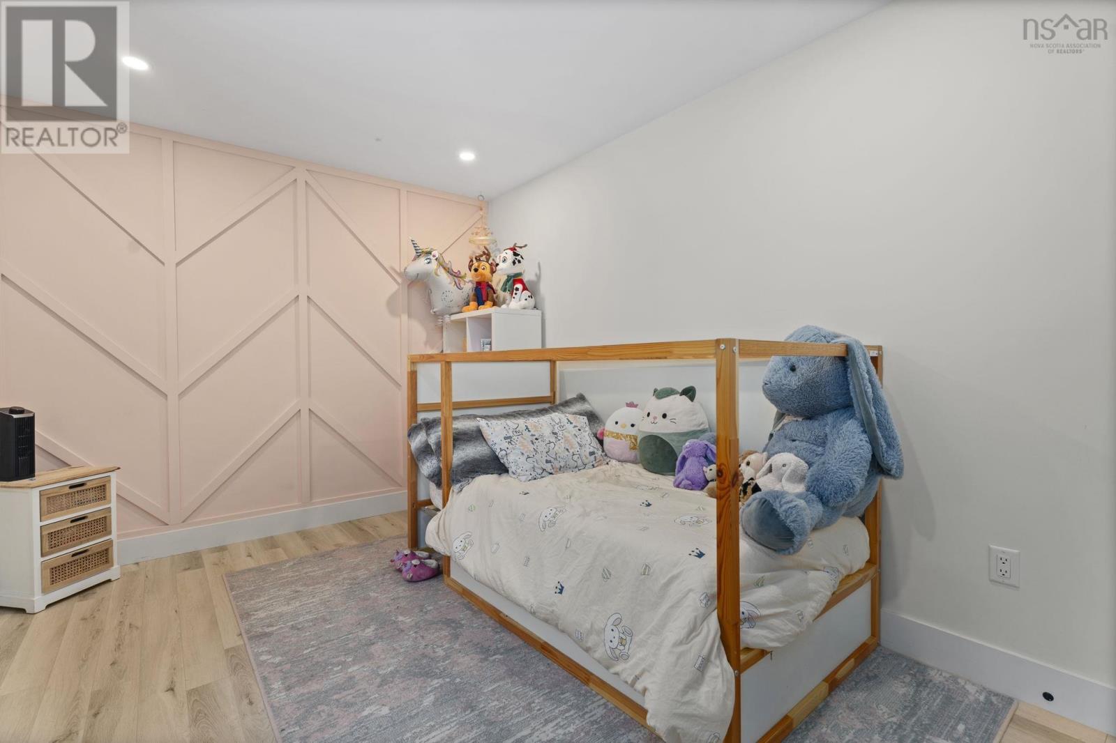 20 SUNVIEW CRESCENT - 22