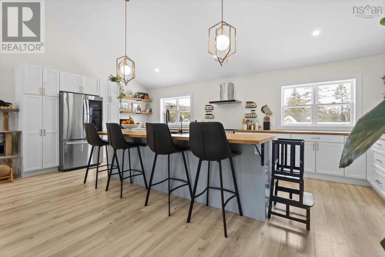 20 SUNVIEW CRESCENT - 5