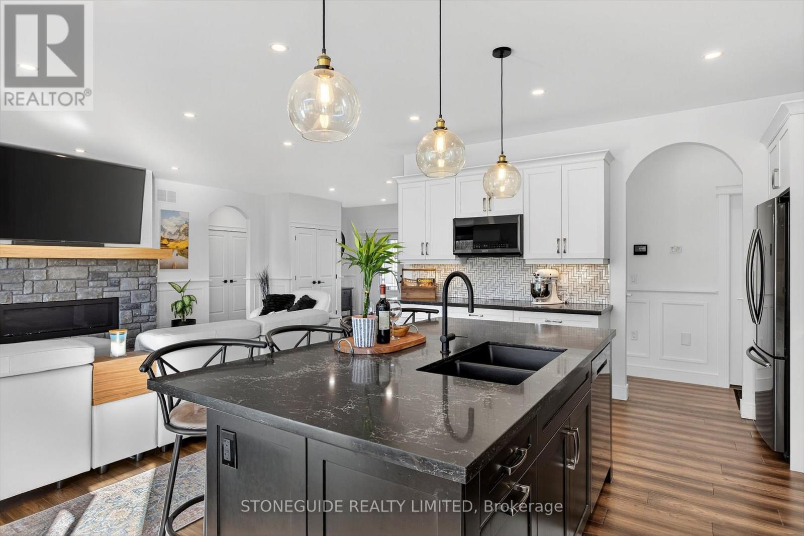 105 ARNOTT DRIVE - 13