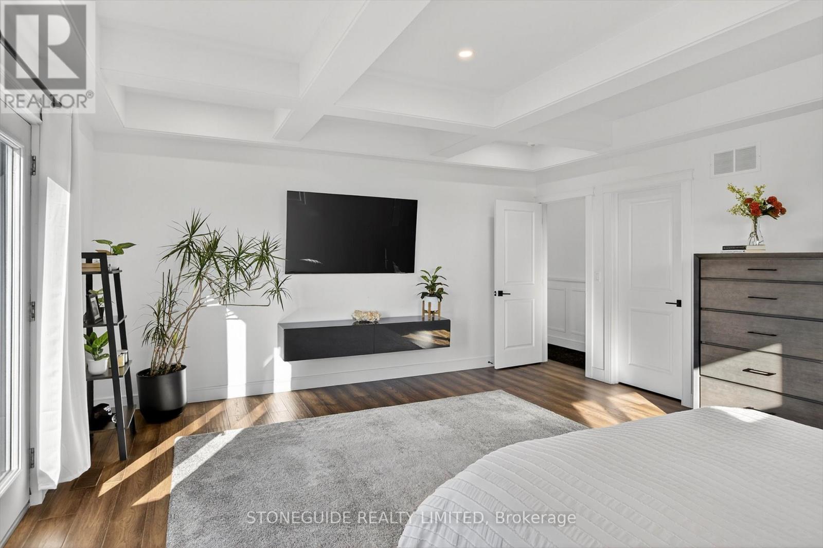 105 ARNOTT DRIVE - 18