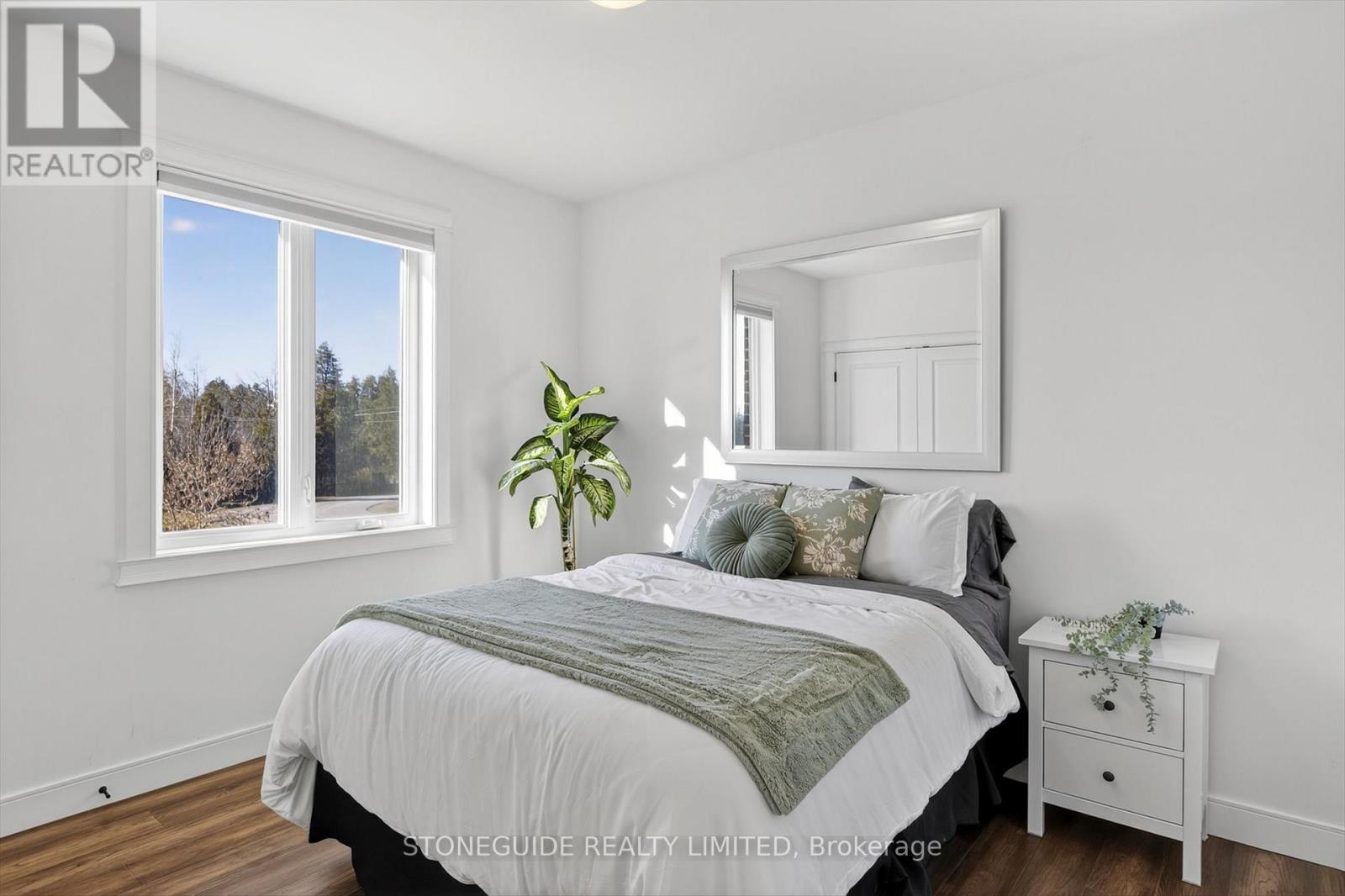105 ARNOTT DRIVE - 21