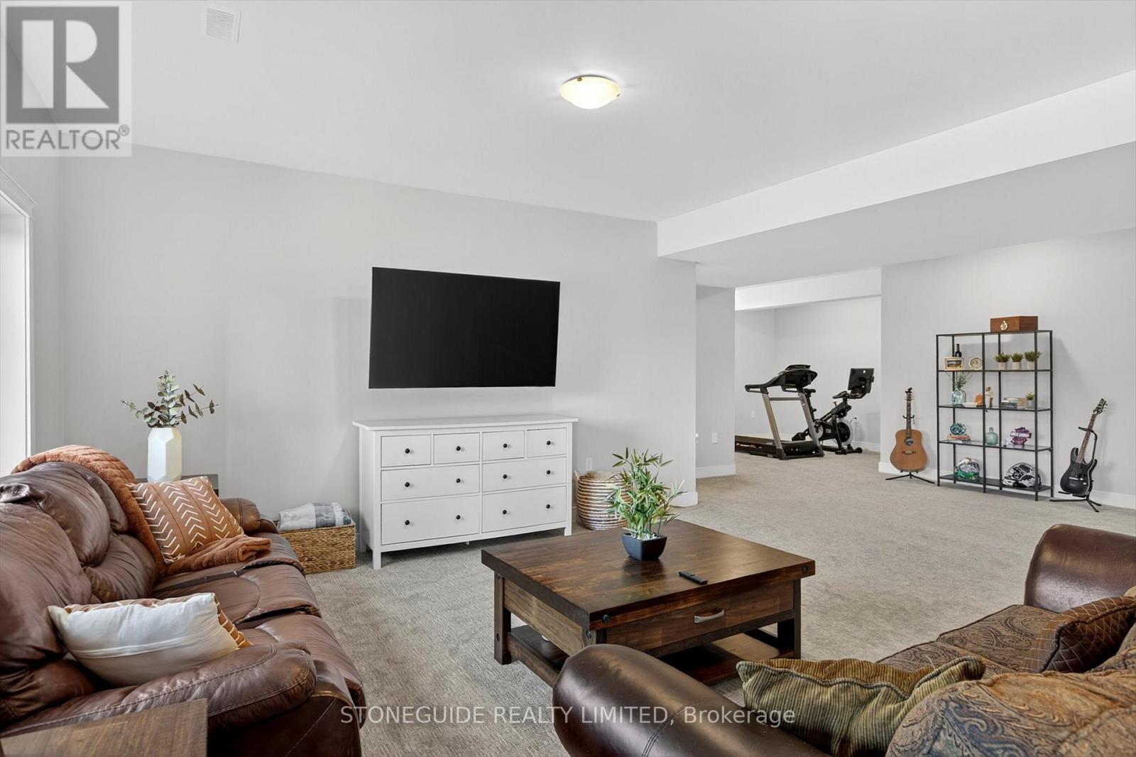 105 ARNOTT DRIVE - 29